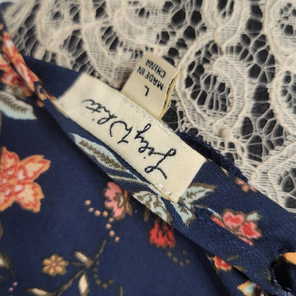 ✨️NWT Sheer Floral Blouse with Pocket - Picture 5 of 5